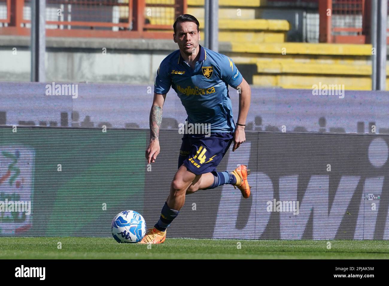 Perugia, Italy. 02nd Apr, 2023. gelli francesco (n.14 frosinone calcio) during AC Perugia vs Frosinone Calcio, Italian soccer Serie B match in Perugia, Italy, April 02 2023 Credit: Independent Photo Agency/Alamy Live News Stock Photo
