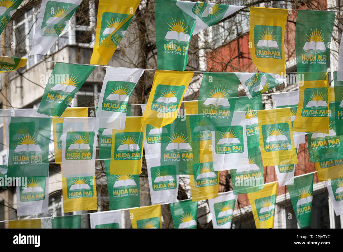 Ankara, Turkey. 01st Apr, 2023. Kurdish Islamist Free Cause Party Small flags seen hanging on a street in Ankara. In a joint statement with the AK Party on March 13, they announced that they would enter the Presidential election to be held on May 14 with the People's Alliance. The People's Alliance consists of the Justice and Development Party (AKP), the Nationalist Movement Party (MHP), the Great Unity Party (BBP), the Re-Wealth Party (YRP) and the Kurdish Islamist Free Cause Party (HUDA-PAR). (Photo by Tunahan Turhan/SOPA Images/Sipa USA) Credit: Sipa USA/Alamy Live News Stock Photo