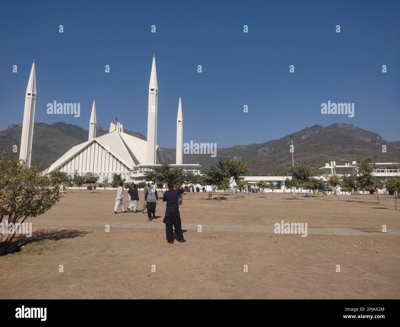 Islamabad hill view hi-res stock photography and images - Ala…