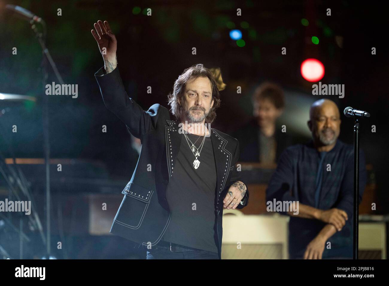 Austin Texas USA, March 31, 2023: Lead singer of rock & roll band The Black Crowes, CHRIS ROBINSON, performs onstage during a taping of Country Music Television's (CMT) Crossroads on an outdoor stage downtown. Credit: Bob Daemmrich/Alamy Live News Stock Photo