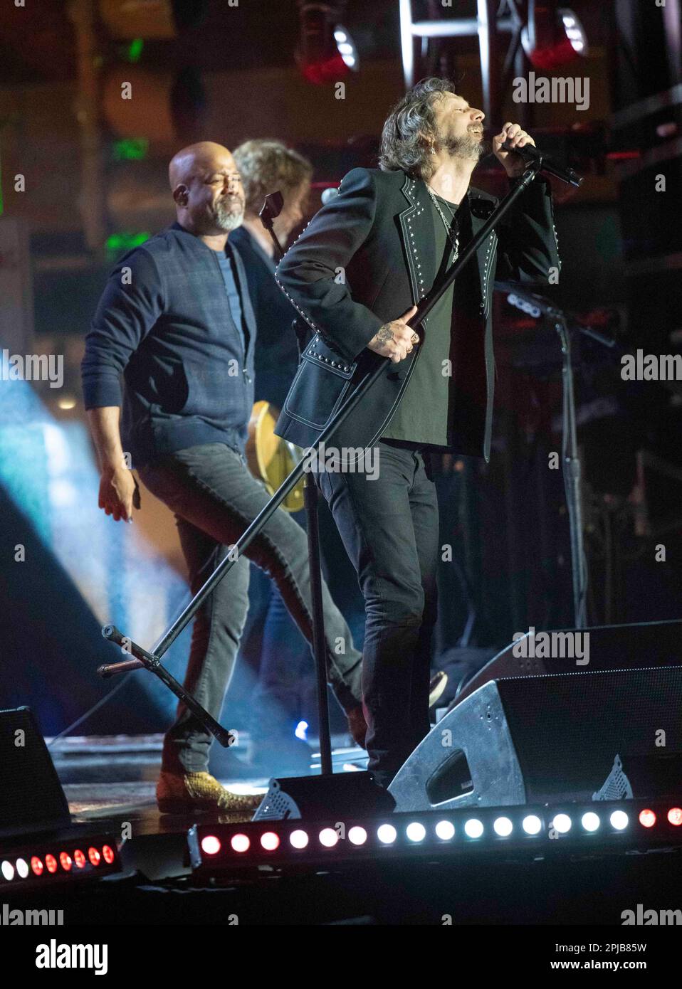 Austin Texas USA, March 31 2023: Chris Robinson of the Black Crowes (right) and country star Darius Rucker perform together during a taping of Country Music Television's long-running Crossroads show at an outdoor stage in downtown. The show brings together a country artist with artists from another musical genre. ©Bob Daemmrich Stock Photo