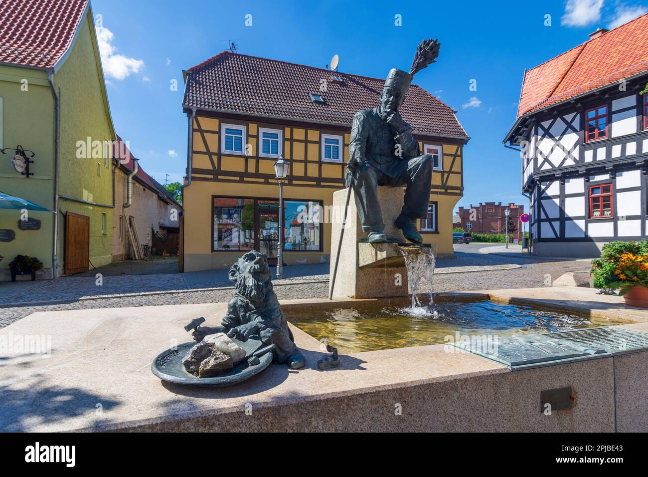 Harzgerode: square Marktplatz, fountain Marktbrunnen in Harz, Sachsen-Anhalt, Saxony-Anhalt, Germany Stock Photo
