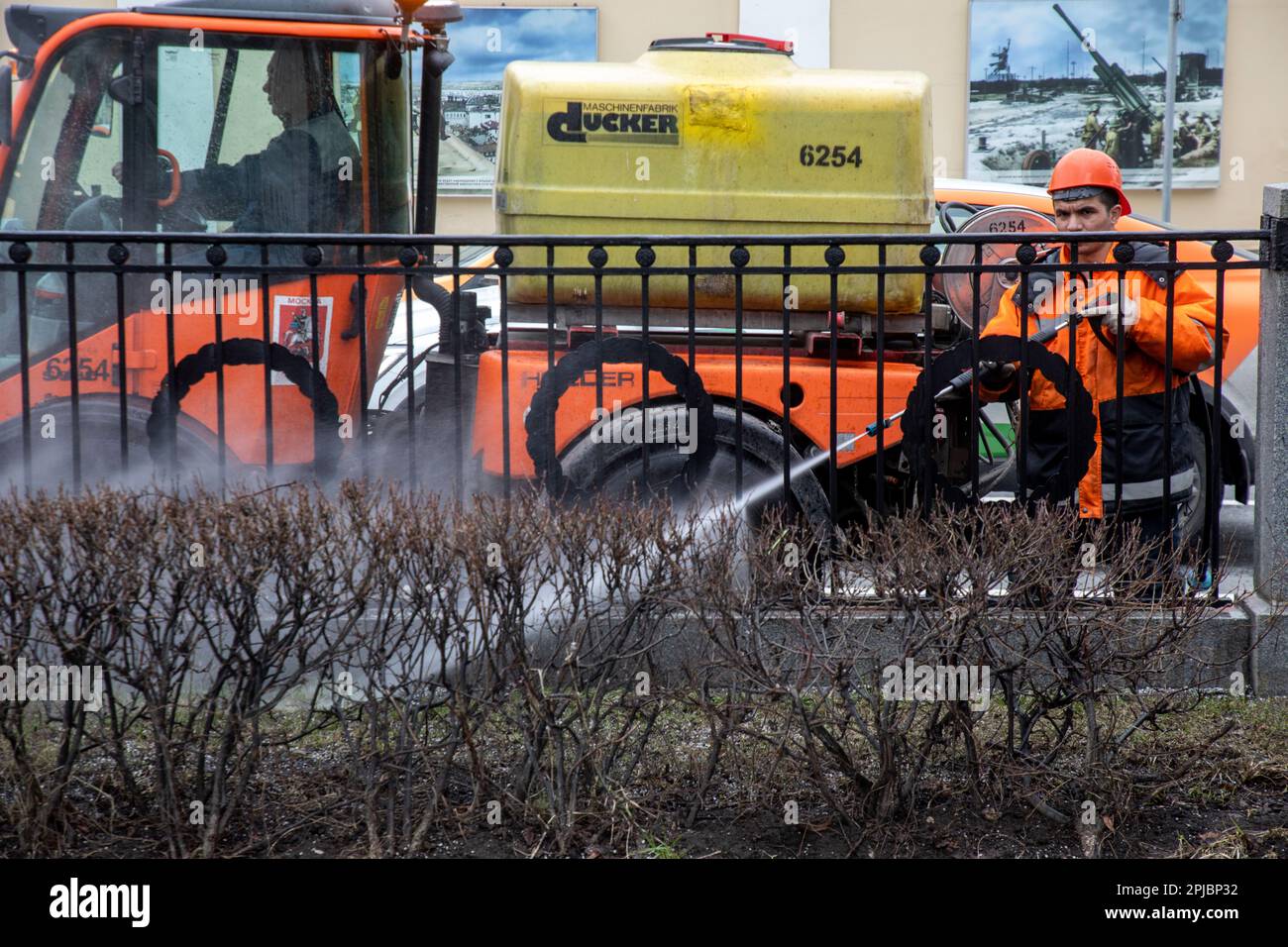 Moscow, Russia. 1st of April, 2023. Employees of municipal services of the city wash a fence after the winter season on Gogolevsky Boulevard in Moscow, Russia Stock Photo