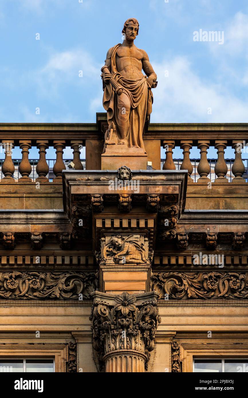 Allegorical figure of Science on the parapet of David Bryce's 1846 Bank Building - sculptures by Alexander Handyside. Stock Photo