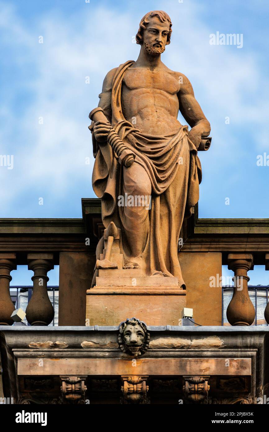 Allegorical figure of Science on the parapet of David Bryce's 1846 Bank Building - sculptures by Alexander Handyside. Stock Photo