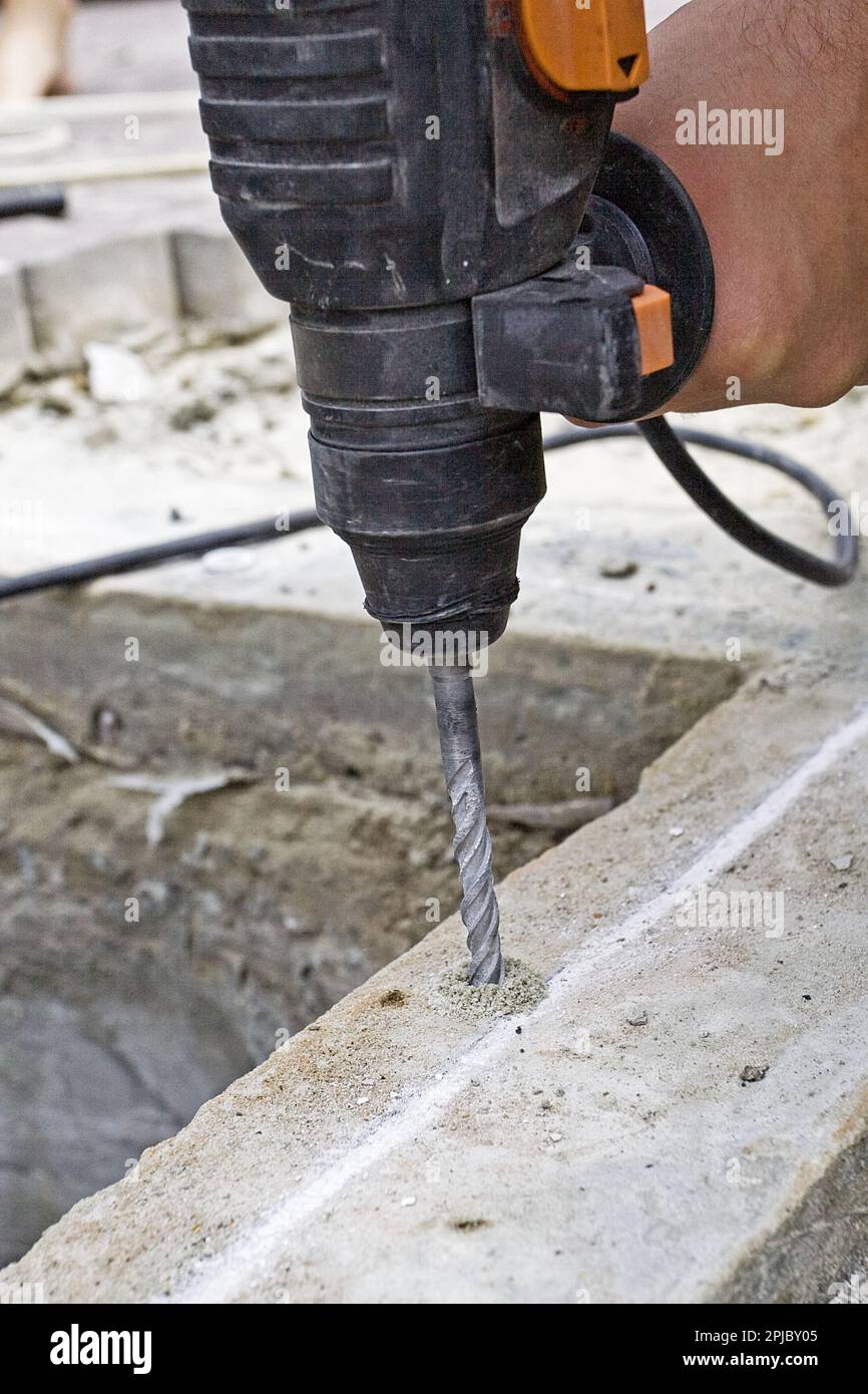 drill a hole in concrete Stock Photo Alamy