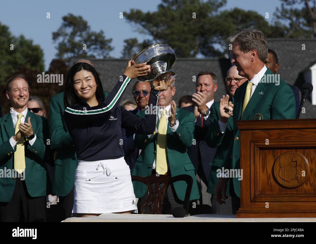 Augusta, United States. 01st Apr, 2023. Augusta National Chairman Fred Ridley hands Rose Zhang