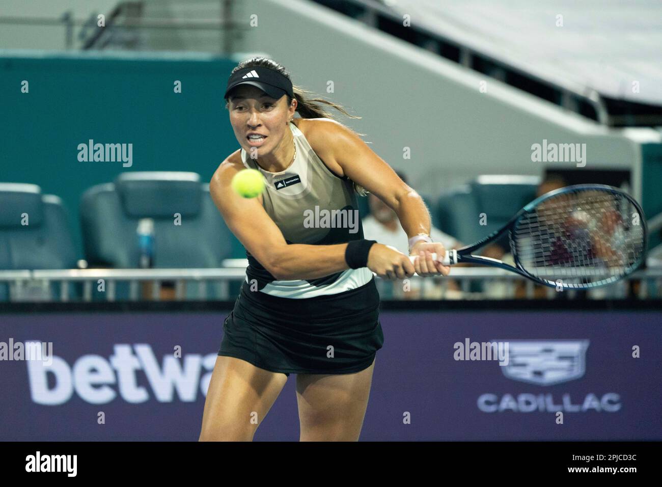 Miami Gardens, Florida, USA. 30th Mar, 2023. March, 30 - Miami Gardens: Jessica Pegula(USA), in action here, plays Elena Rybakina(KAZ) during the Quarter-Finals of the 2023 Miami Open by Itau. (Credit Image: © Andrew Patron/ZUMA Press Wire) EDITORIAL USAGE ONLY! Not for Commercial USAGE! Stock Photo