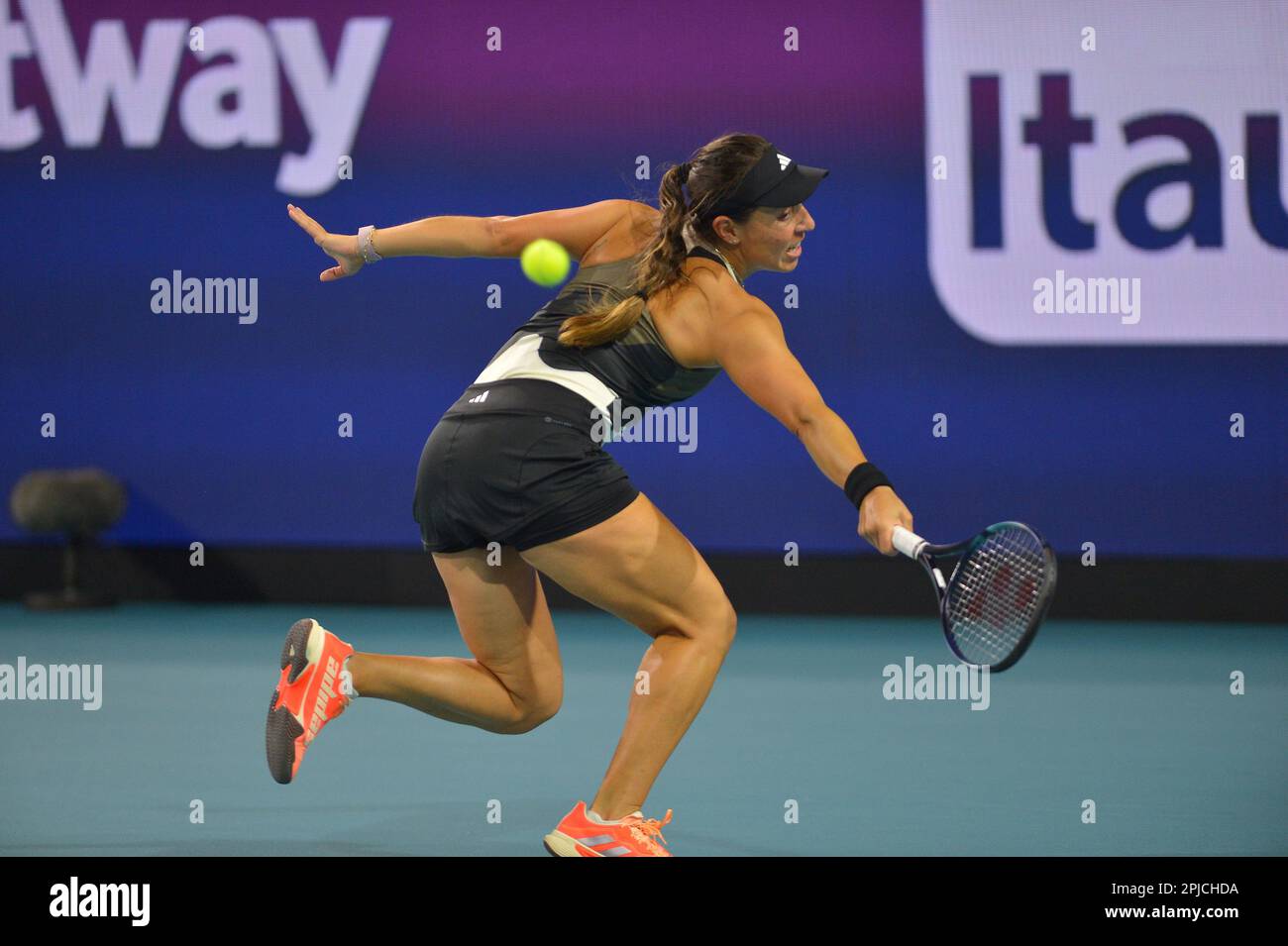 Miami Gardens, USA. 30th Mar, 2023. MIAMI GARDENS, FLORIDA - MARCH 30: Jessica Pegula (USA) vs. Elena Rybakina (KAZ) at the semi-final match during The Miami Open presented by Itaú at Hard Rock Stadium on March 30, 2023 in Miami Gardens, Florida. (Photo by JL/Sipa USA) Credit: Sipa USA/Alamy Live News Stock Photo