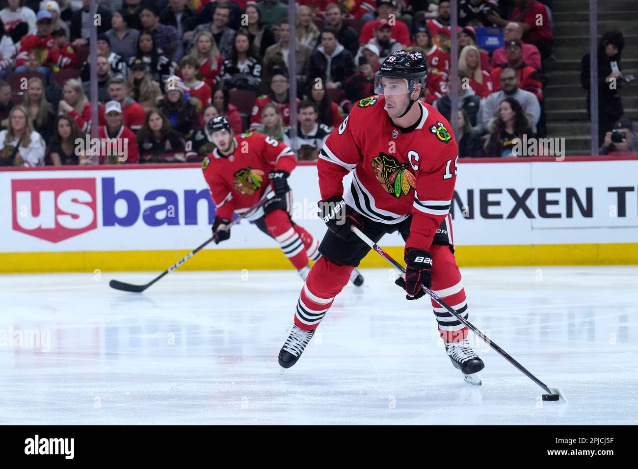 Chicago Blackhawks Jonathan Toews handles the puck during the