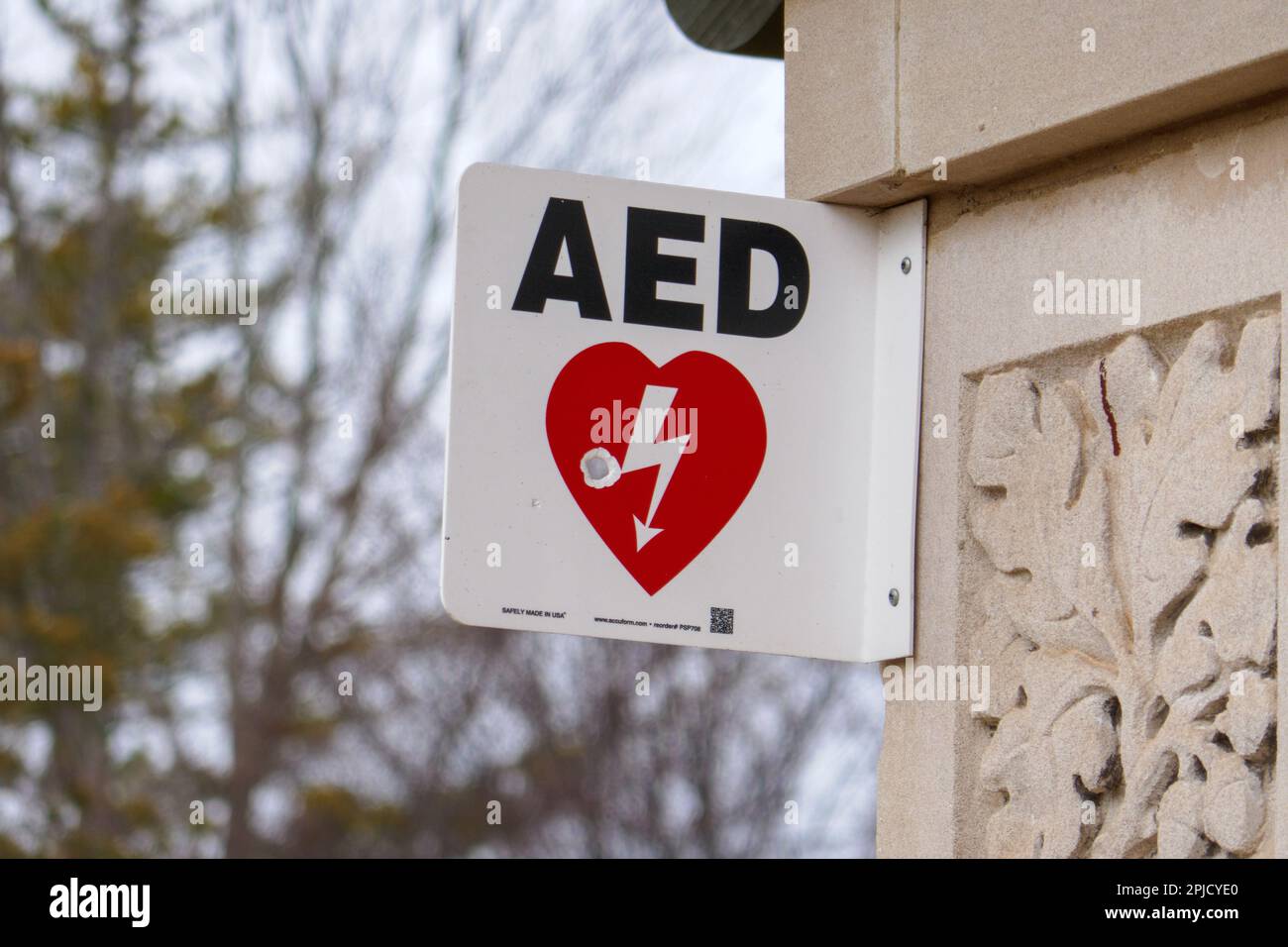Automatic emergency defibrillator sign Stock Photo Alamy