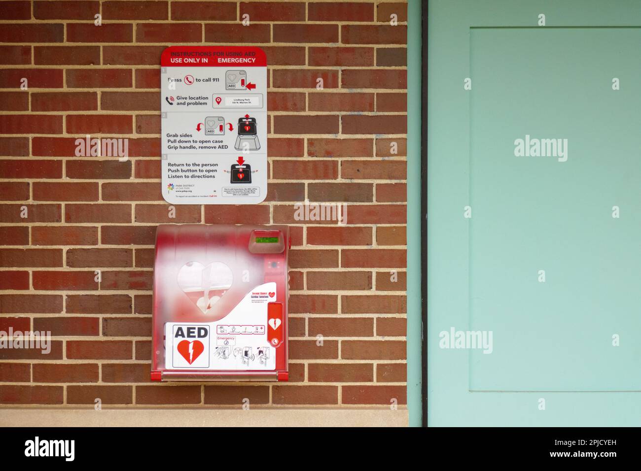 Automatic emergency defibrillator Stock Photo Alamy