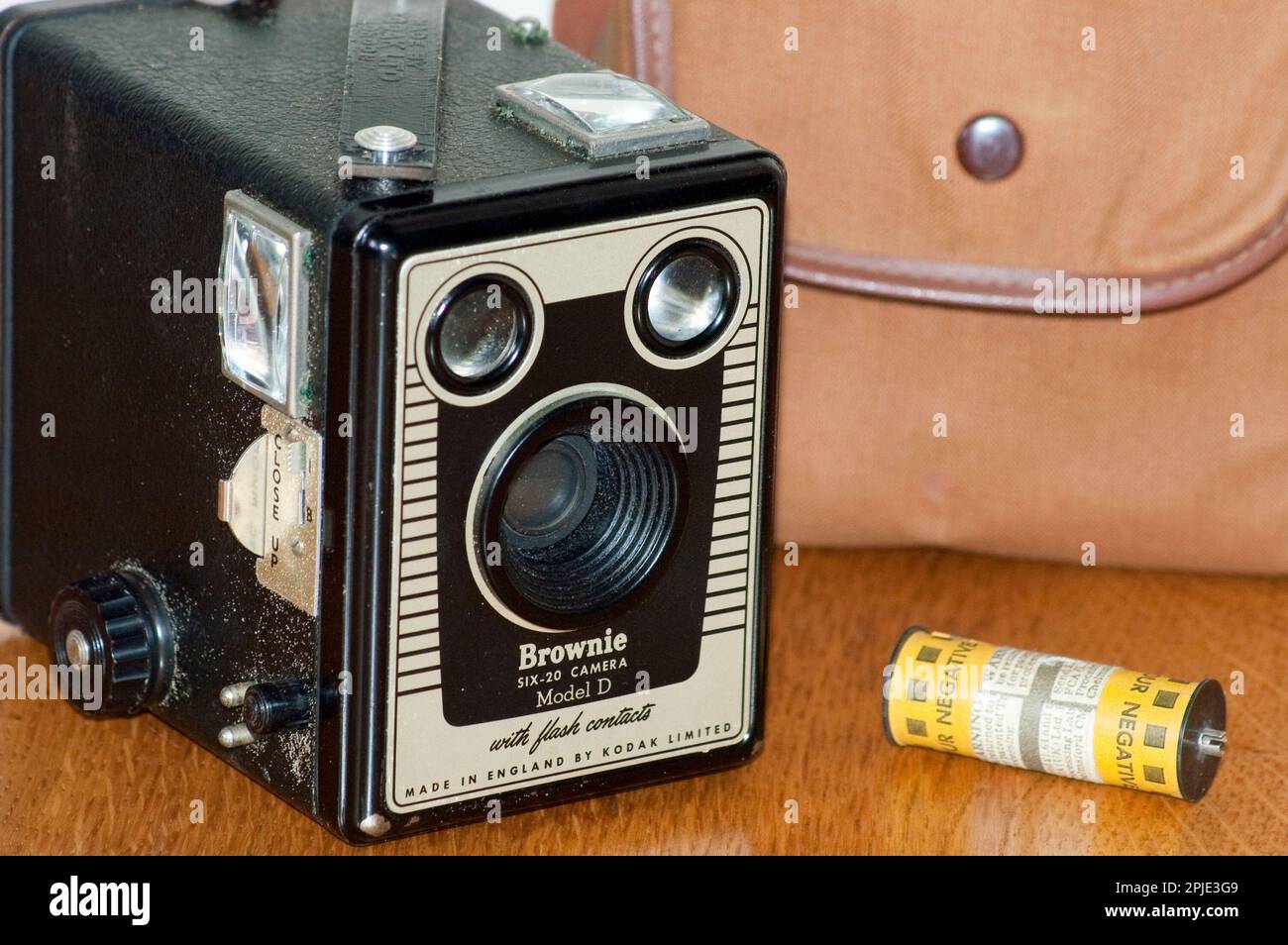 Vintage Kodak Brownie Junior Six-20 Jr 6-20 Film Camera Art Deco Box 1950's