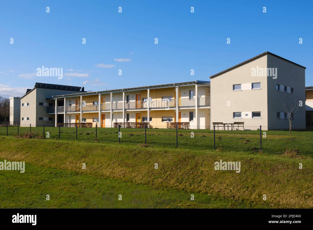 Home for old peoples hi-res stock photography and images - Alamy