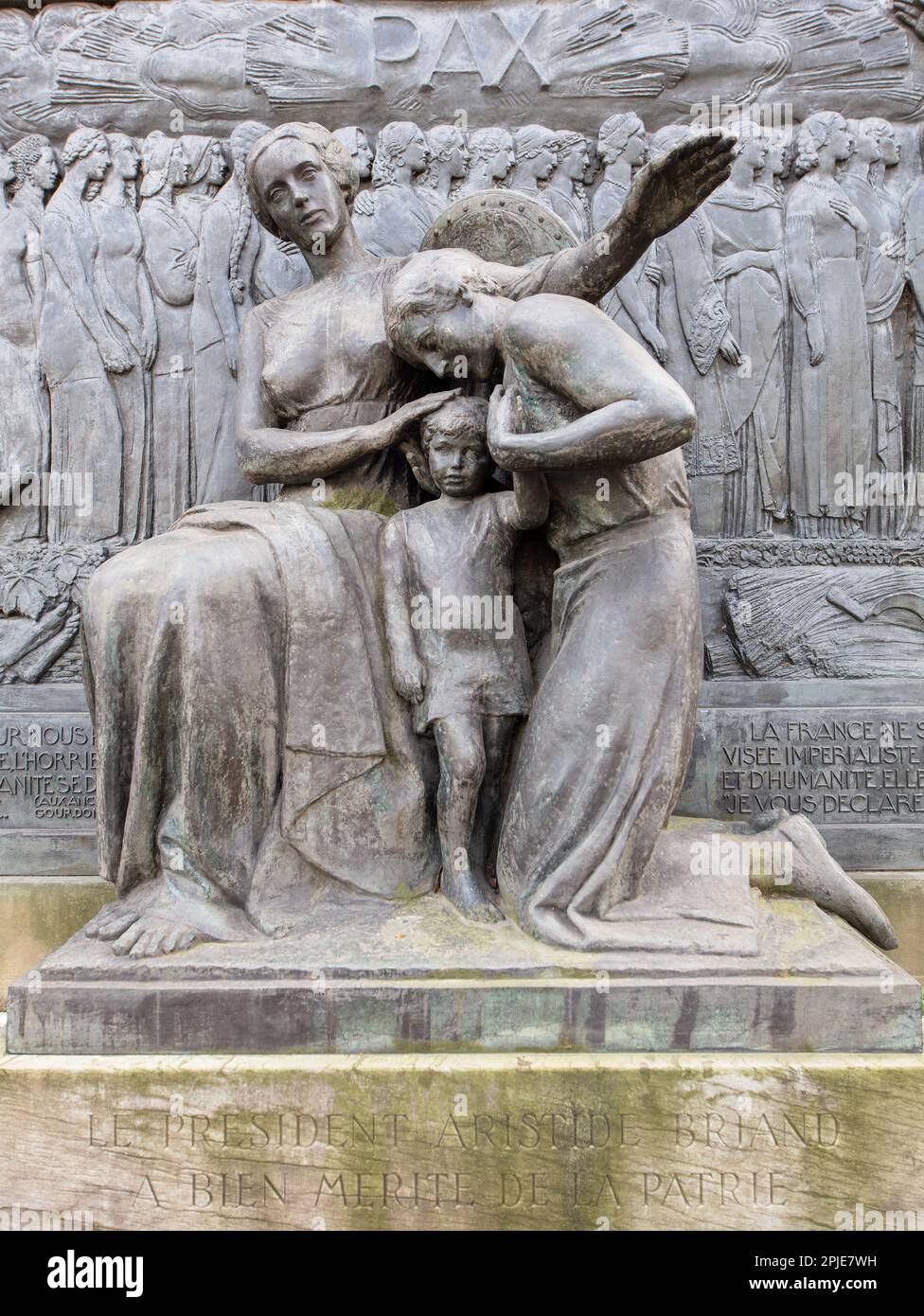 Bas-relief monument to Aristide Briand, outside the Foreign Ministry, Quai d' Orsay, Paris; sculpted by Paul Landowski and Henri Bouchard in 1937 Stock Photo