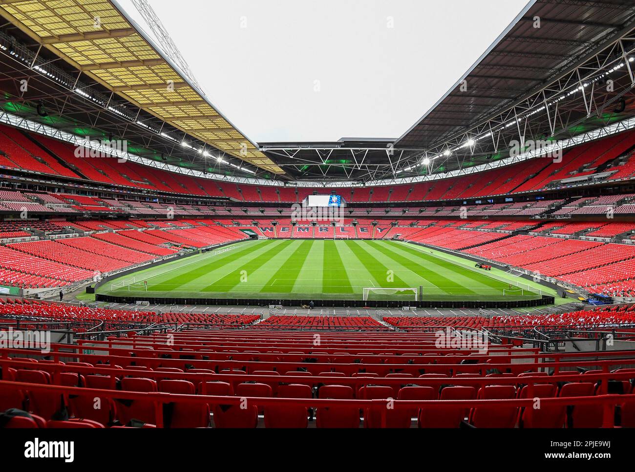 Royal box wembley hi-res stock photography and images - Alamy