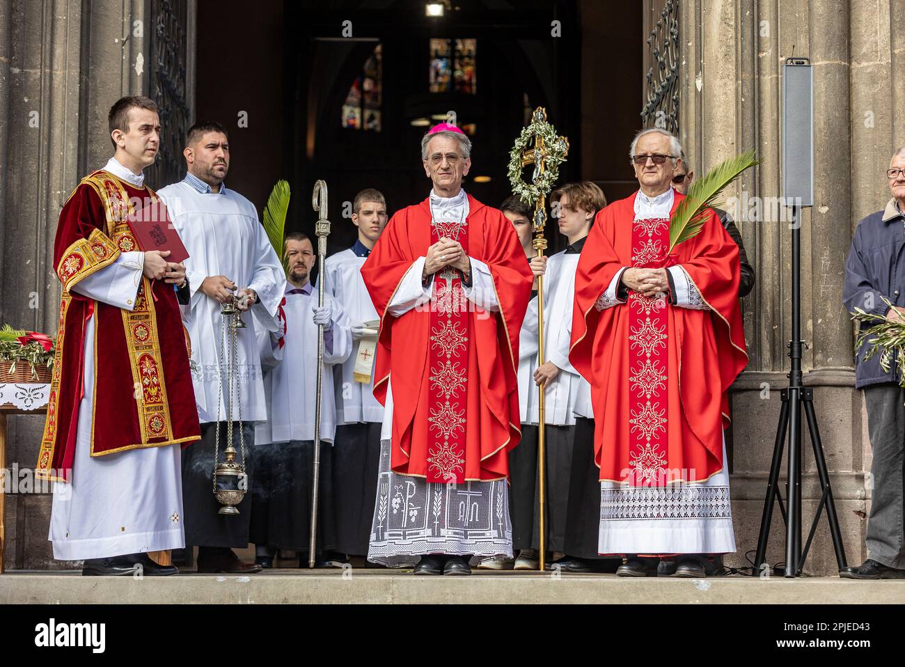 Kastel Stari, Croatia. 02nd Apr, 2023. Priest Ivan Curic blesses the olive branches as he leads the Palm Sunday mass at Cathedral basilica of St. Peter in Dakovo, Croatia on April 2, 2023. Photo: Davor Javorovic/PIXSELL Credit: Pixsell/Alamy Live News Stock Photo