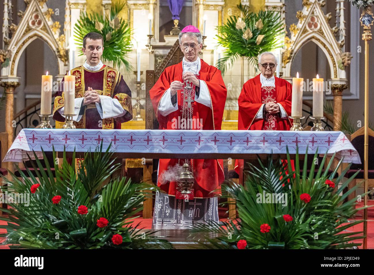 Kastel Stari, Croatia. 02nd Apr, 2023. Priest Ivan Curic leads the Palm Sunday mass at Cathedral basilica of St. Peter in Dakovo, Croatia on April 2, 2023. Photo: Davor Javorovic/PIXSELL Credit: Pixsell/Alamy Live News Stock Photo