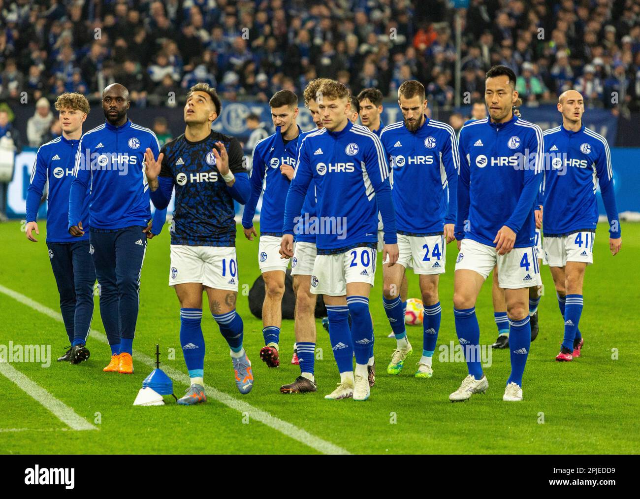 sports, football, Bundesliga, 2022/2023, FC Schalke 04 vs. Bayer 04 Leverkusen 0-3, Veltins Arena Gelsenkirchen, Schalke players leave the pitch after warming-up, f.l.t.r. Joey Mueller, Eder Fabian Alvarez Balanta, Rodrigo Zalazar Martinez, Tom Krauss, Alex Kral covered, Tim Skarke, Leo Greiml, Dominick Drexler, Maya Yoshida, Henning Matriciani (all S04), DFL REGULATIONS PROHIBIT ANY USE OF PHOTOGRAPHS AS IMAGE SEQUENCES AND/OR QUASI-VIDEO Stock Photo