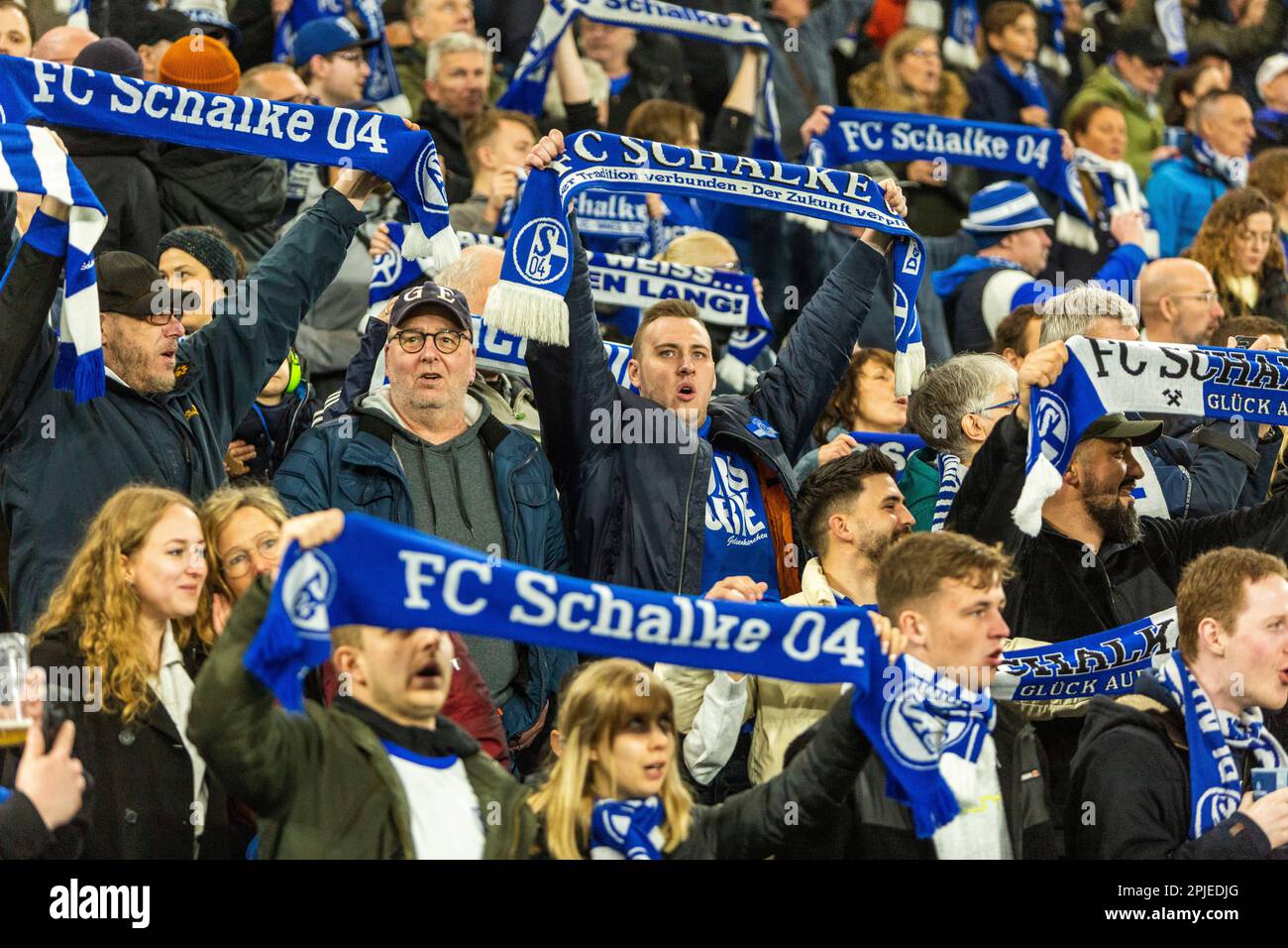 sports, football, Bundesliga, 2022/2023, FC Schalke 04 vs. Bayer 04  Leverkusen 0-3, Veltins Arena Gelsenkirchen, fun and enthusiasm with the  Schalke football fans showing their club scarf and sing their club song,