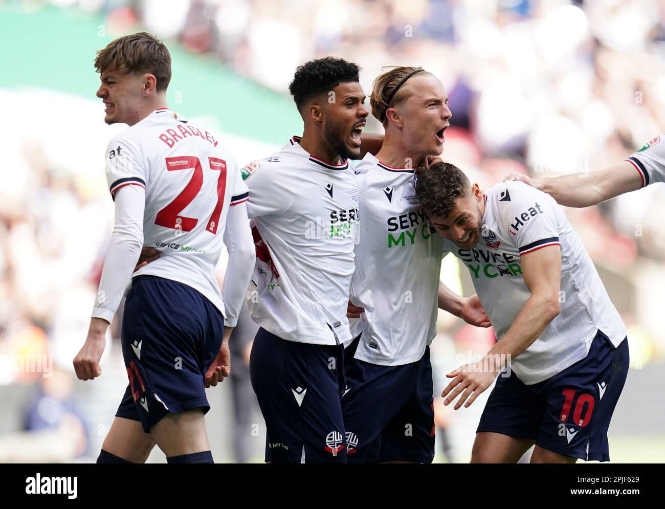Bolton Wanderers' Kyle Dempsey (second right) celebrates scoring their