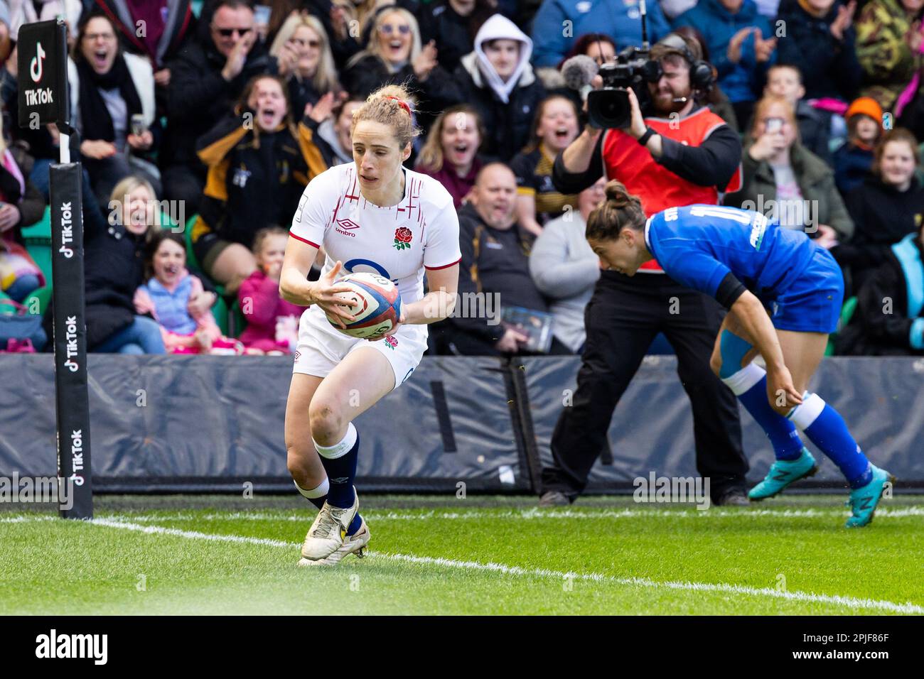 Northampton, UK. 02nd Apr, 2023. Abby Dow of England Women scores a try ...