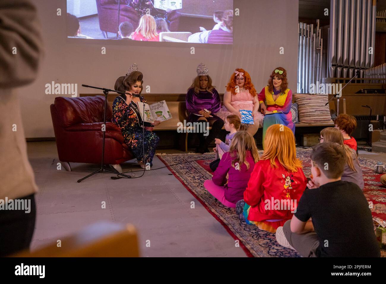 Chesterland, United States. 01st Apr, 2023. CHESTERLAND, OHIO - APRIL 1: A Drag performer reads from a children's book at The Community Church of Chesterland's Drag Queen Story Hour on April 1, 2023 in Chesterland, Ohio. The heightened security at the church, which was reportedly firebombed a week before the event, comes on the heels of a recent spike of anti-drag demonstrations in Ohio communities and across the country. (Photo by Michael Nigro/Sipa USA) Credit: Sipa USA/Alamy Live News Stock Photo
