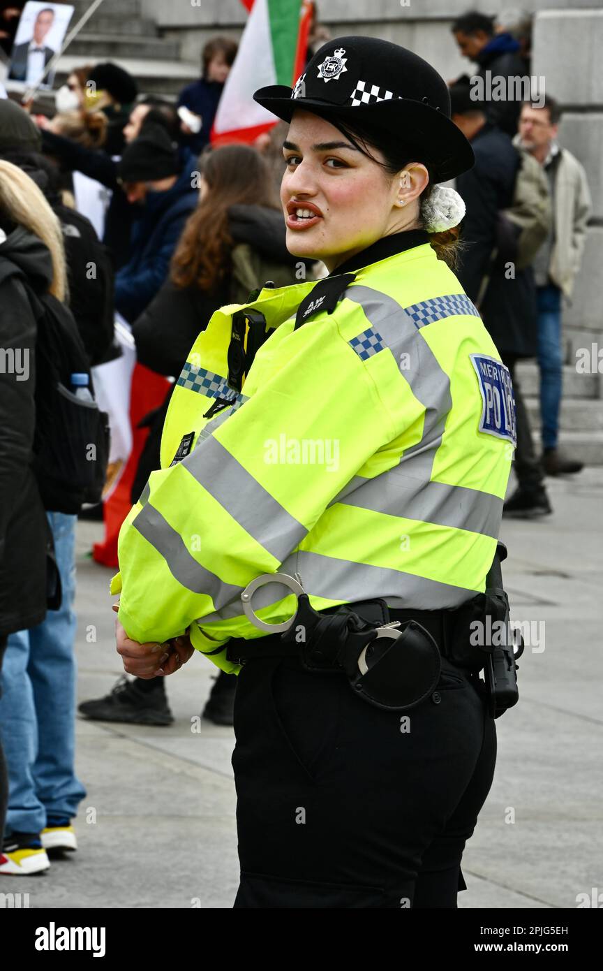 Female Metropolitan Police Officer, Trafalgar Square, London, UK Stock