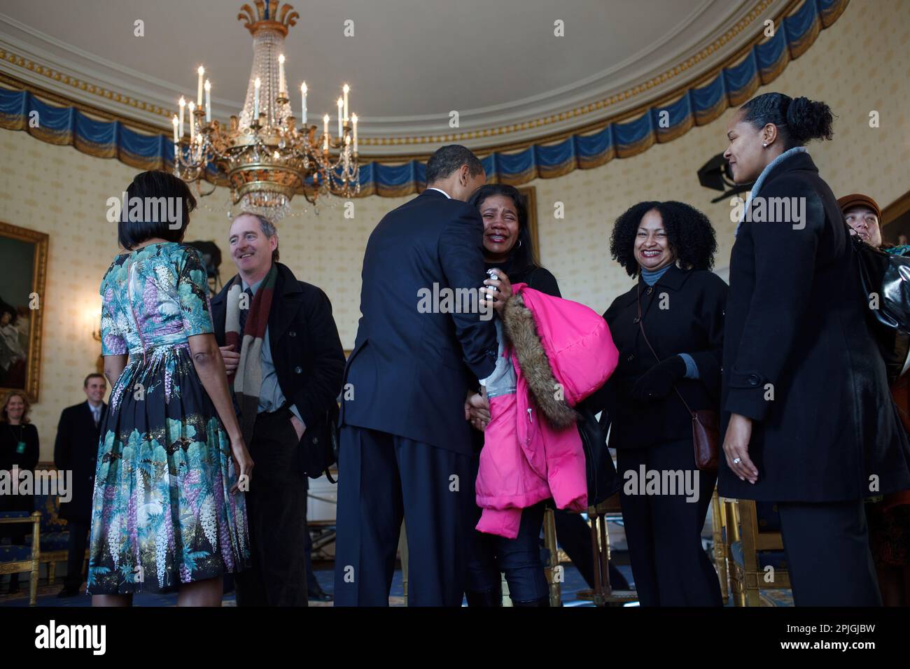 President Barack Obama and First Lady Michelle Obama receive visitors ...