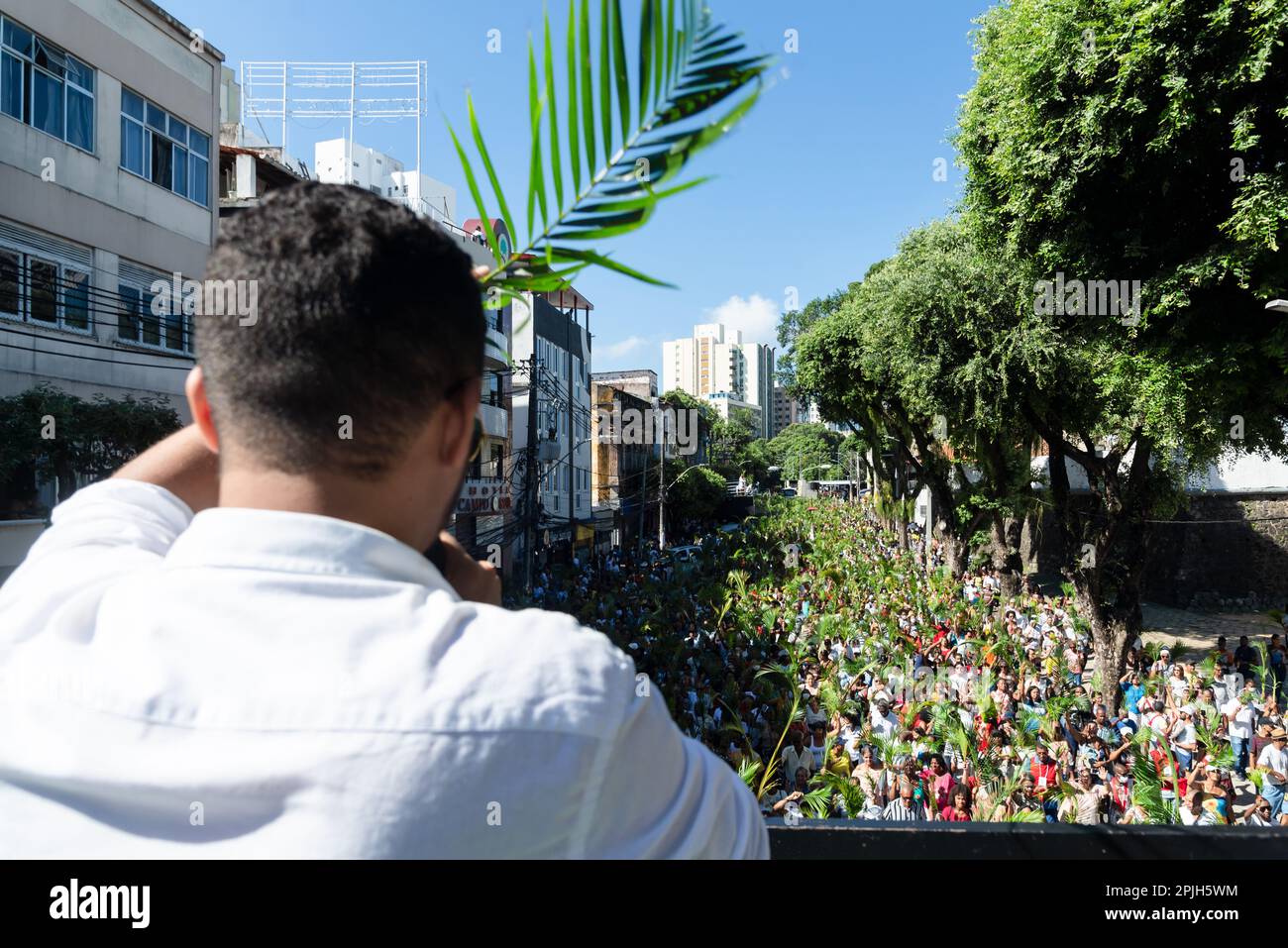 Salvador, Bahia, Brazil - Abril 02, 2023: Catholic procession on Palm Sunday with the participation of thousands of faithful holding palm branches. Sa Stock Photo