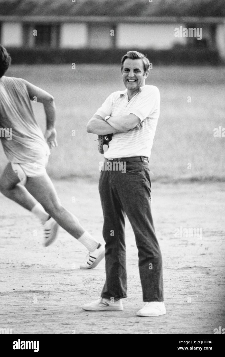 President Jimmy Carter, VP Walter Mondale and teams play softball in ...