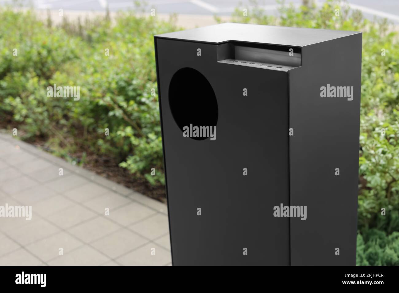 Trash bin in park hi-res stock photography and images - Alamy