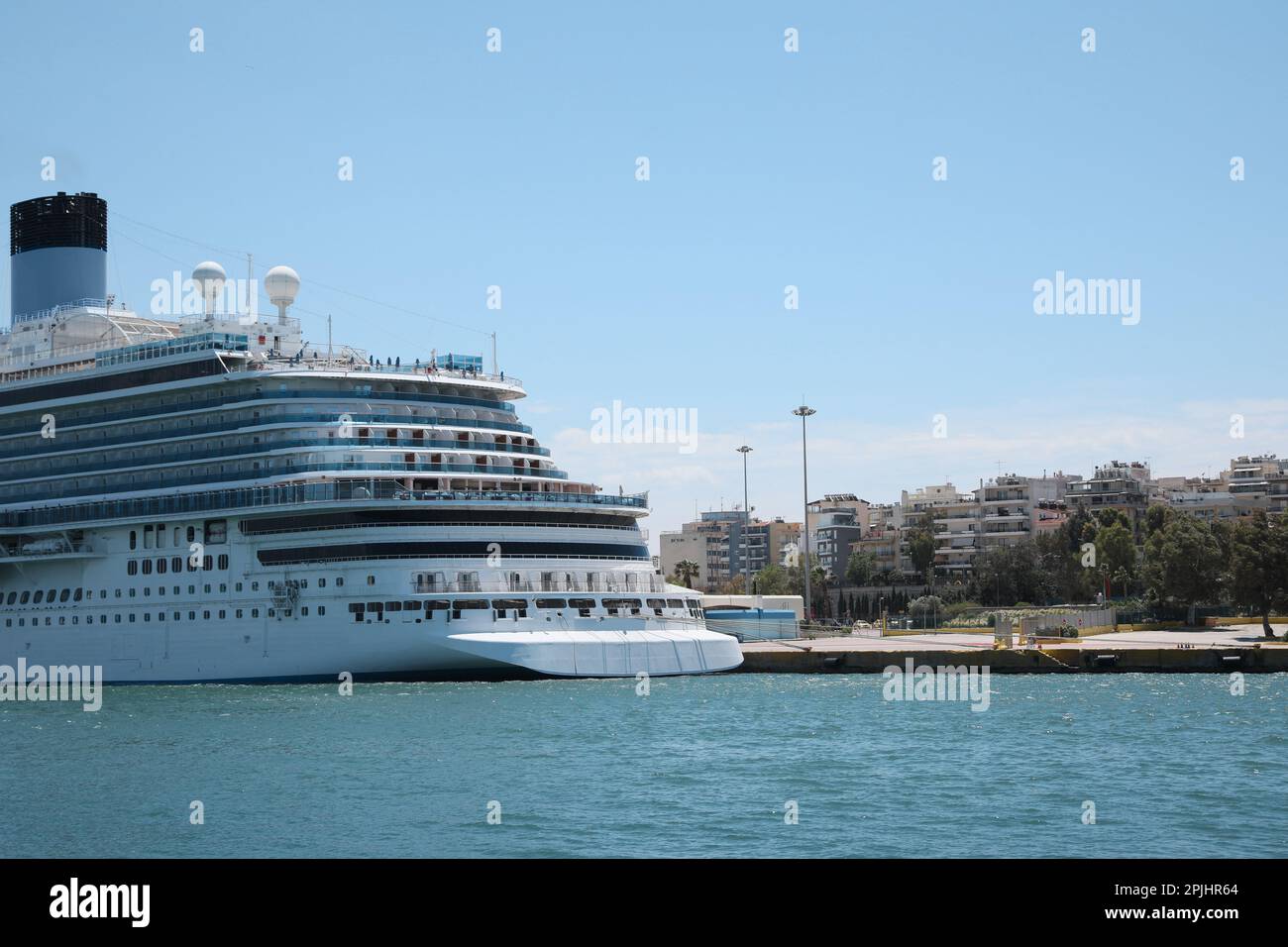 Modern cruise ship hi-res stock photography and images - Alamy