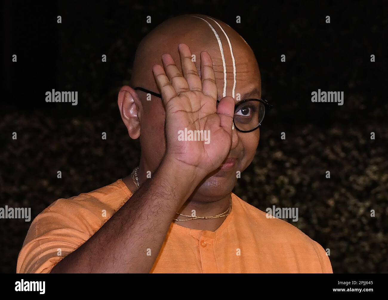 Mumbai, India. 31st Mar, 2023. Indian monk and motivational speaker Gaur Gopal Das waves to the media at the inauguration of Nita Mukesh Ambani Cultural Centre (NMACC) in Mumbai. (Photo by Ashish Vaishnav/SOPA Images/Sipa USA) Credit: Sipa USA/Alamy Live News Stock Photo