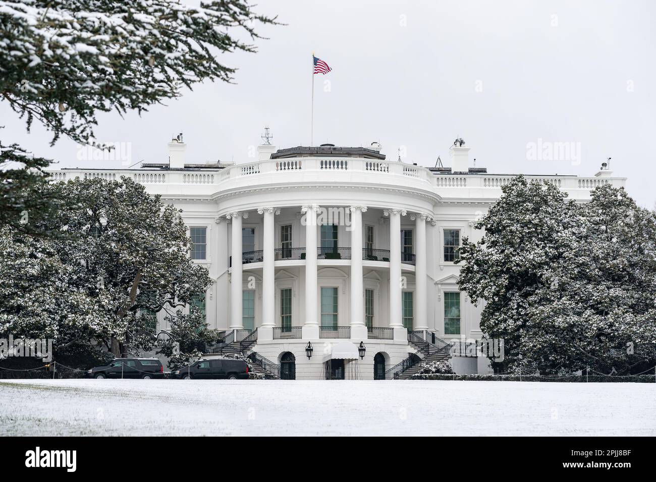 Snow covers the South Lawn of the White House Monday, Feb. 1, 2021. (Official White House Photo by Adam Schultz) Stock Photo