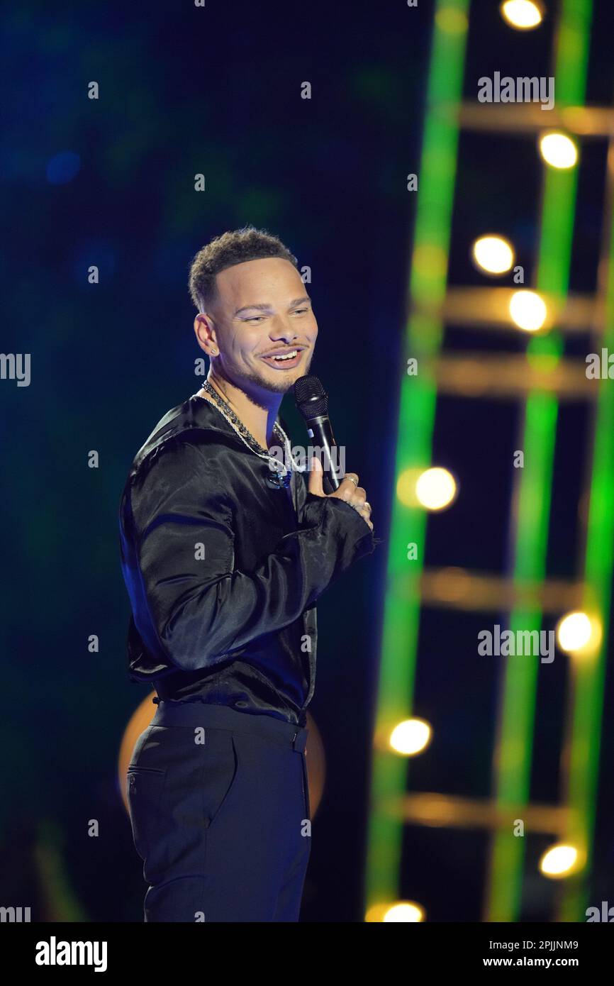 Austin Texas USA, March 29 2023 Country singers KANE BROWN and wife KAITLYN BROWN sing a duet