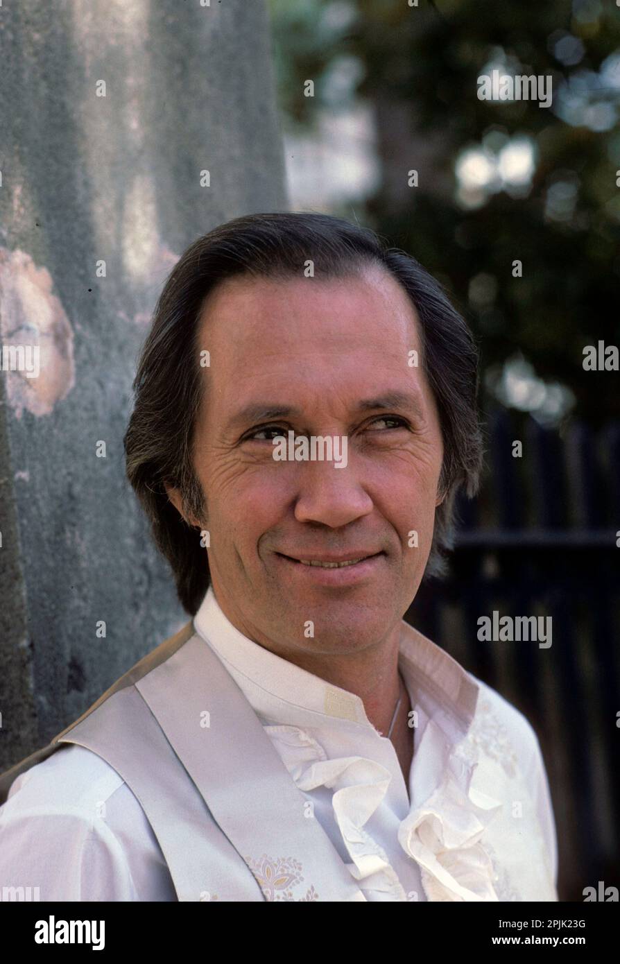 DAVID CARRADINE in NORTH AND SOUTH (1985), directed by RICHARD T. HEFFRON. Credit: WARNER BROS. TELEVISION / Album Stock Photo