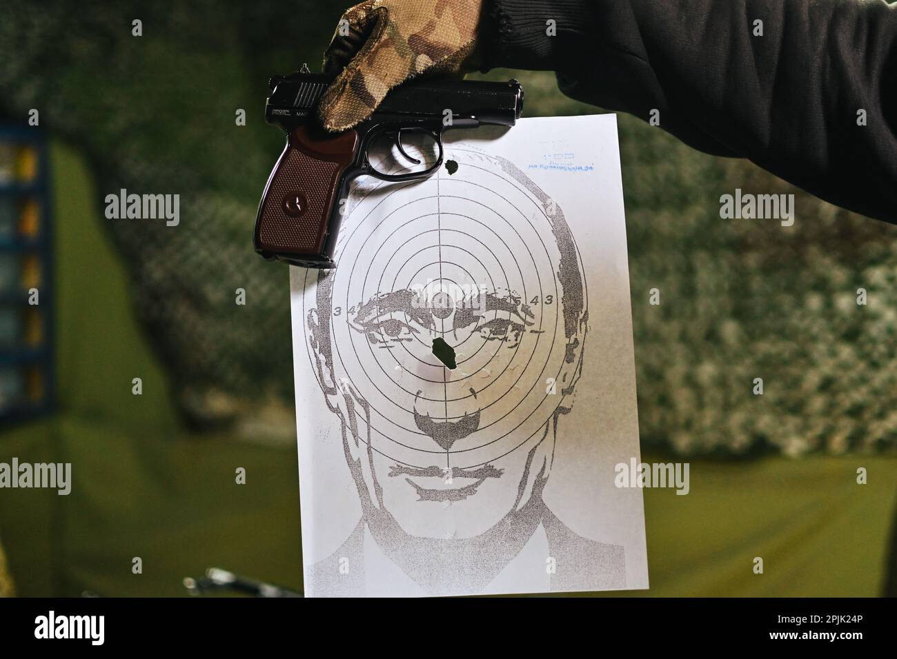 Vladimir putin gun range hires stock photography and images Alamy
