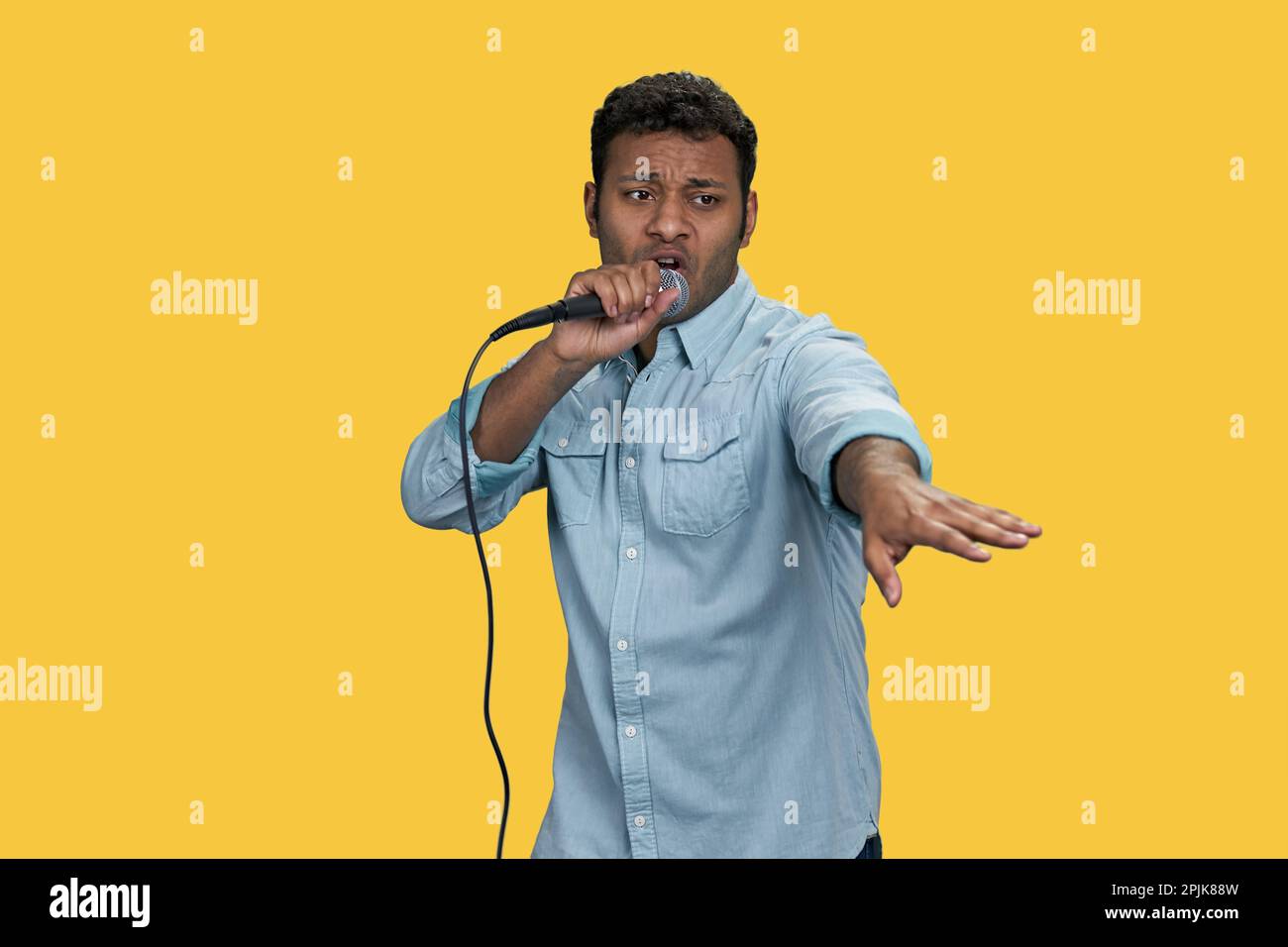 Arab journalist microphone hi-res stock photography and images - Alamy
