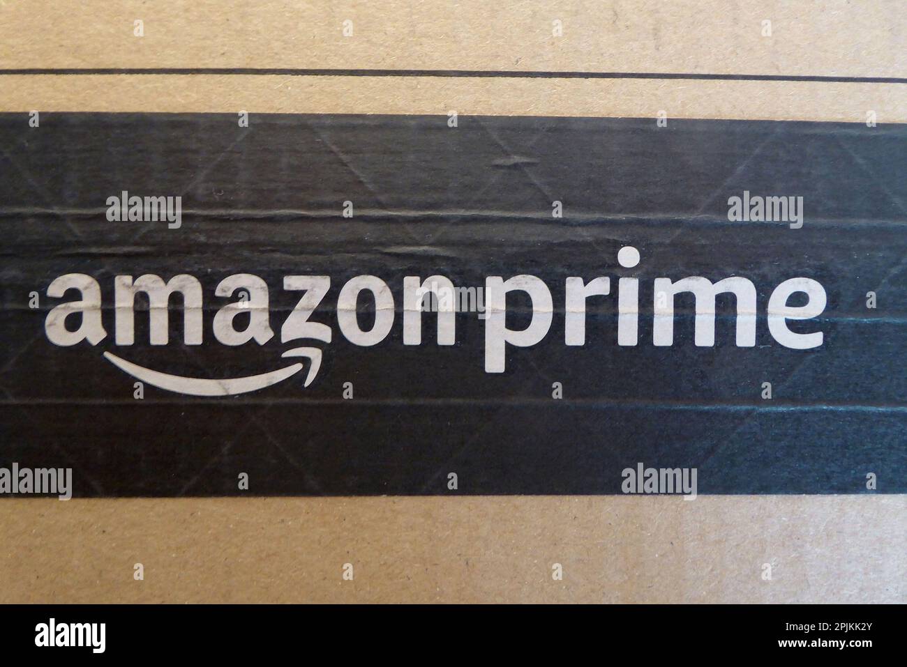 Amazon / Prime / Amazon Prime/ Paket / Karton / Aufschrift /inscription Stock Photo