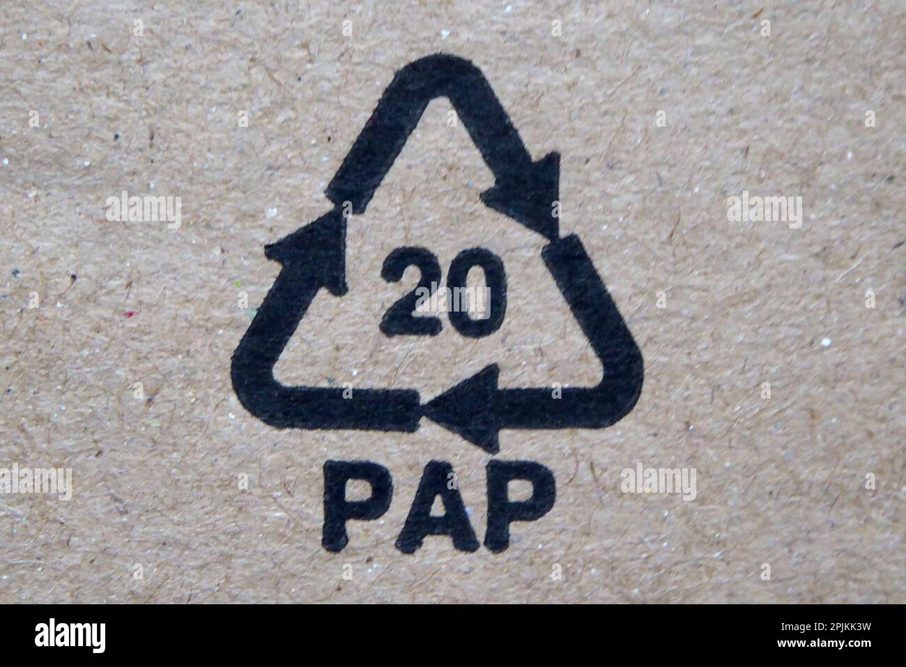 Recycled Symbol fuer Wellpappe / Aufdruck / Dreieck/ Recyclingcodes / Code / Verwertungskreislauf Stock Photo