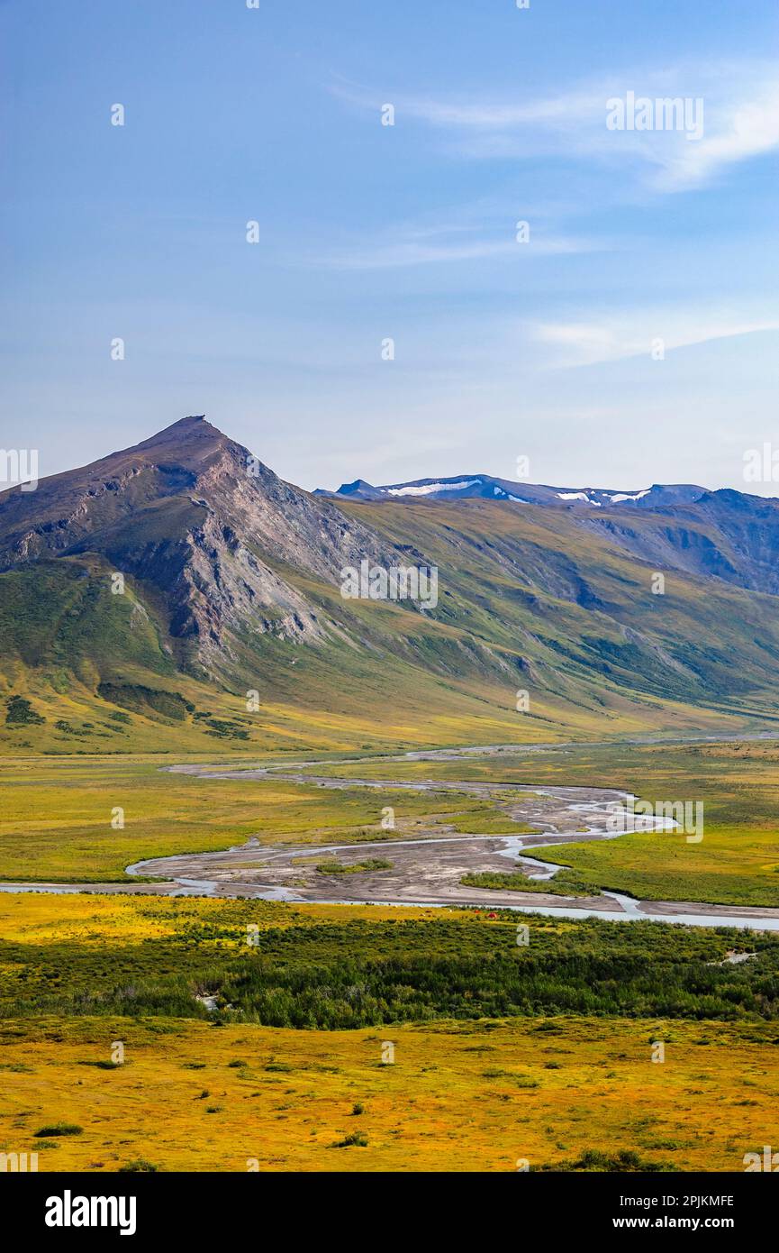 USA, Alaska, Gates of the Arctic National Park, Noatak River. Arctic tundra landscape at the confluence with Igning River. Stock Photo