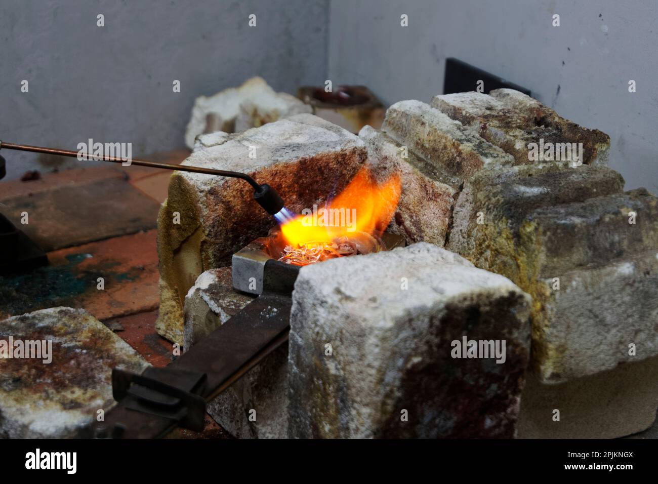 Crucible tongs hires stock photography and images Alamy