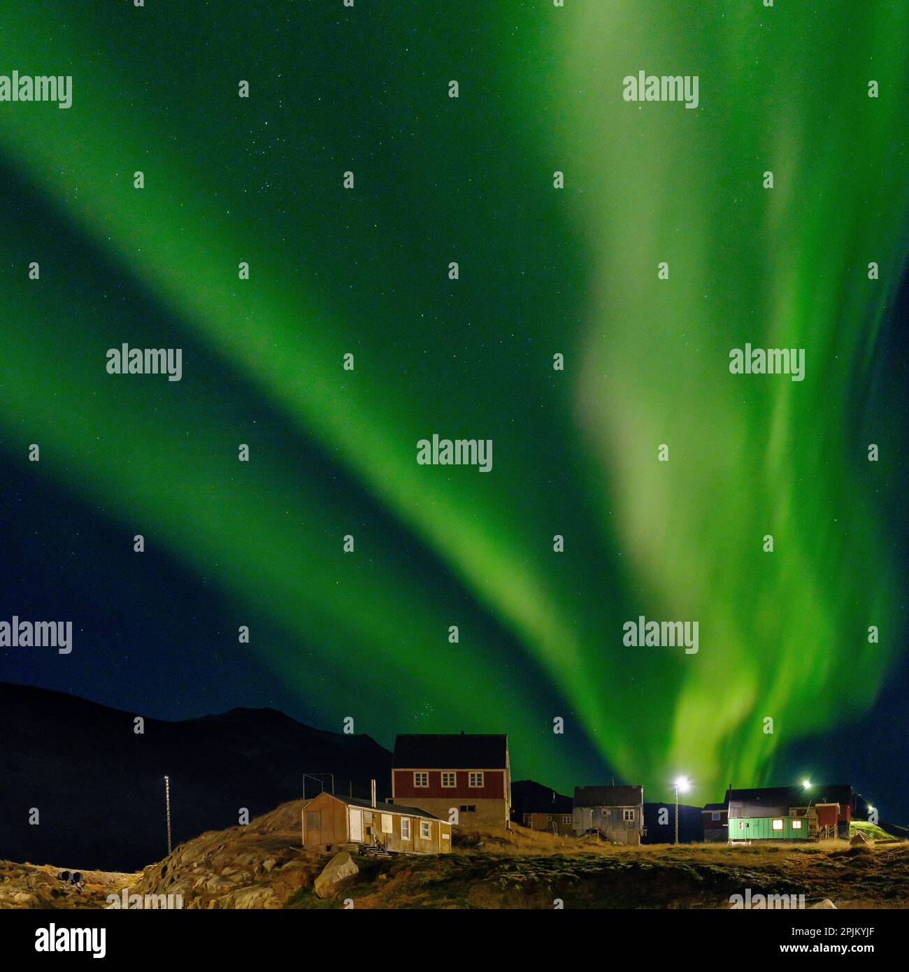 Greenland northern lights village hi-res stock photography and images ...