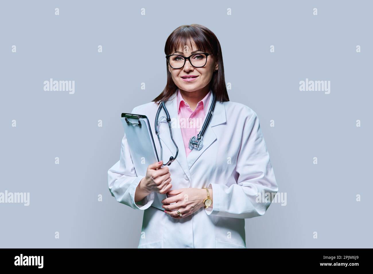 Female nurse doctor wear white hi-res stock photography and images - Alamy