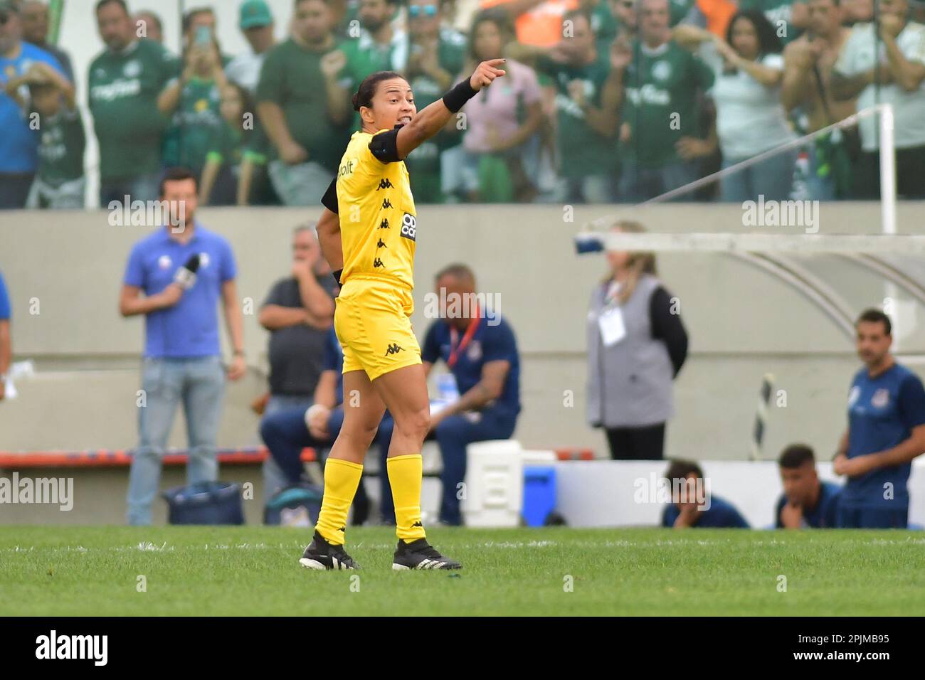 SAO PAULO,BRAZIL - APRIL 2: Referee Edina Alves during a match between E.C. Água Santa and S.E Palmeiras as part of Final of Campeonato Paulista 2023 (Sao Paulo State Championship) at Arena Barueri on April 2, 2023 in Barueri, Brazil. (Photo by Leandro Bernardes/PxImages) Stock Photo