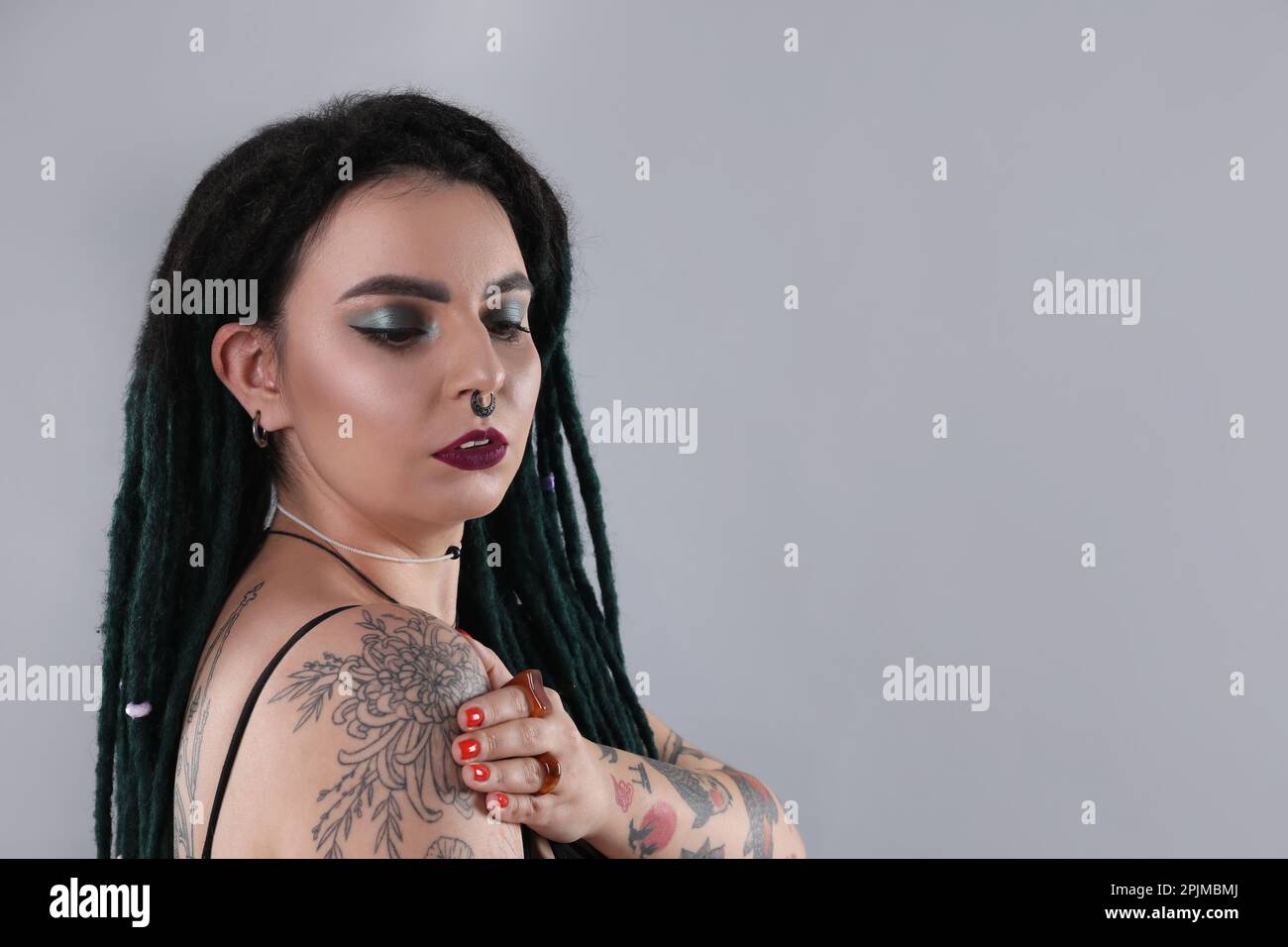 Pin by Monica O on Rostros | Neck tattoos women, Girl tattoos, Throat tattoo