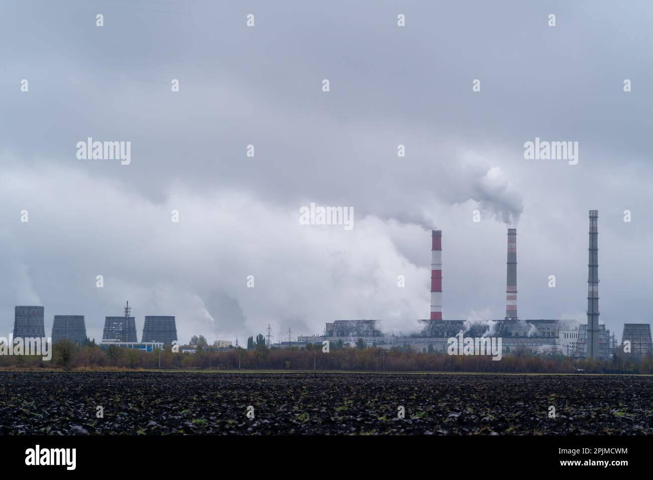 Time lapse of a complex for the production of petroleum products. Deterioration of the state of the atmosphere in case of non-compliance with cleaning Stock Photo
