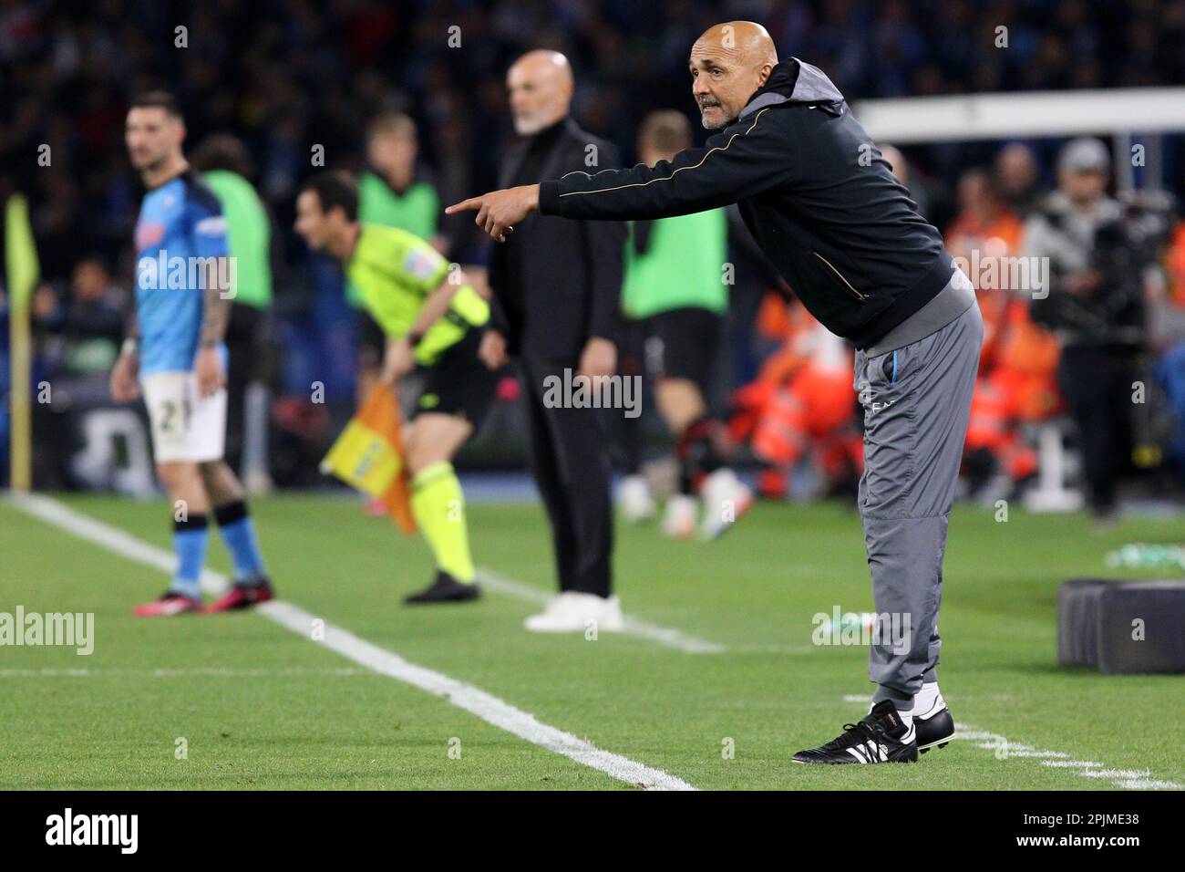 Napoli, Italy. 02nd Apr, 2023. Luciano Spalletti, head coach of Ssc Napoli gestures during the Serie A match beetween Ssc Napoli and Ac Milan at Stadio Maradona on April 2 2023 in Napoli, Italy . Credit: Marco Canoniero/Alamy Live News Stock Photo