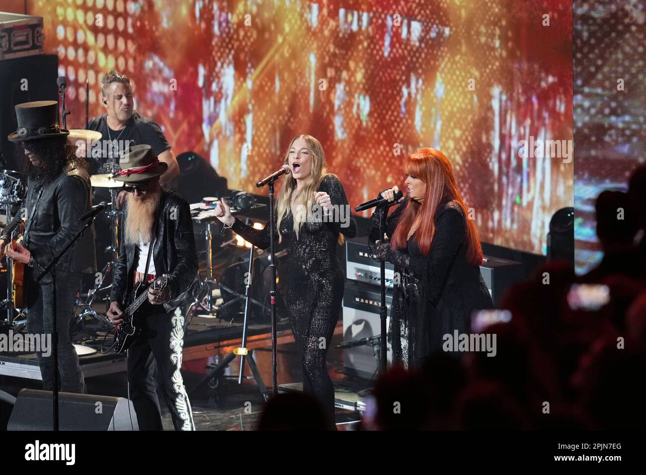 A Lynyrd Skynyrd tribute finale featuring SLASH, BILLY GIBBONS, LEANN